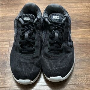 Nike Dual-Tone Black and Gray Shoes